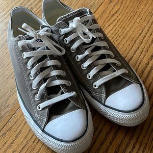 Converse all star chucks! Men’s 11 great used condition!